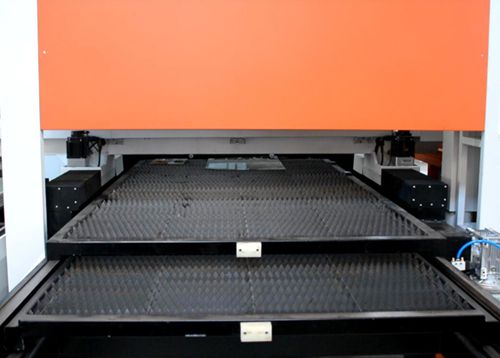 laser cutting machine with pallet changer