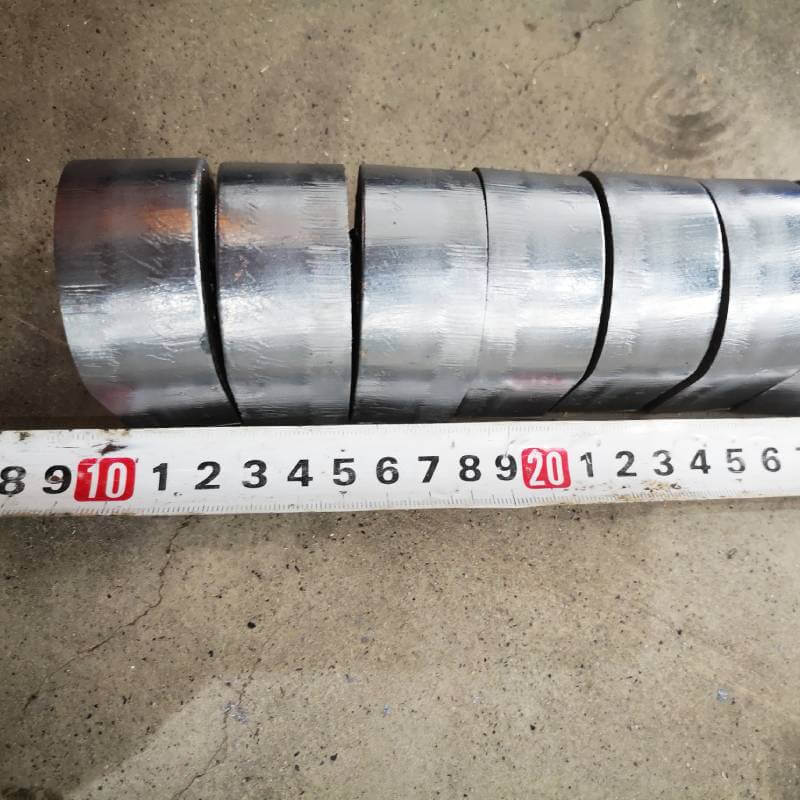 Výsledek řezání kovu laserem o výkonu 5 kW