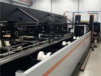 4000w-pipe-laser-motong-mesin sistem dahar di sisi customer Kanada