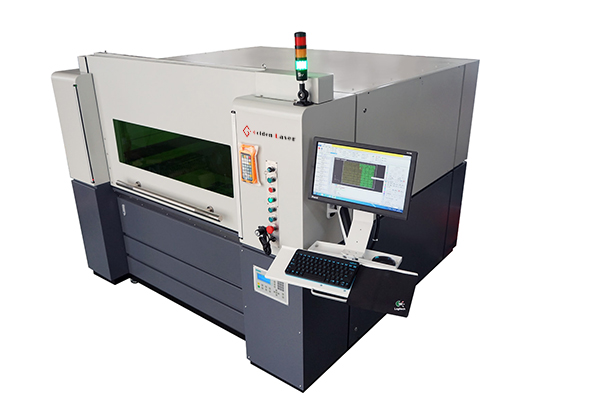 C13 Pilnībā slēgta konstrukcija