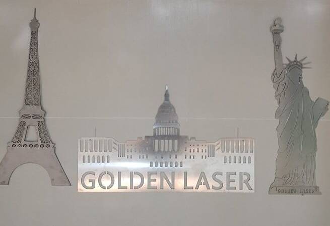 Dấu hiệu kim loại Laser vàng