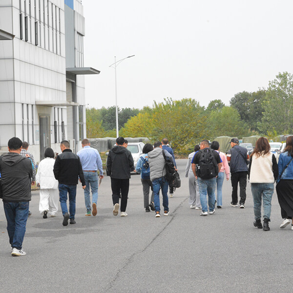 Golden Laser warmly welcomes Taiwanese clients to visit in groups for inspection and equipment procurement.