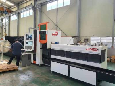 Makinë prerëse me lazer tubash në Kore