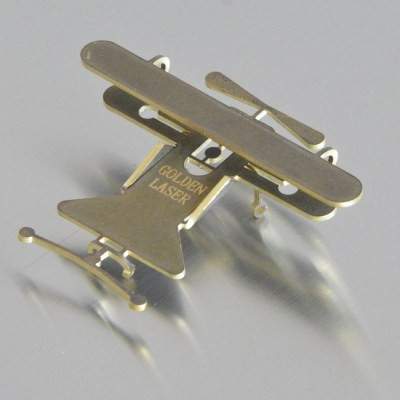 Dizajni i prerjes së pllakave prej bronzi të avionit