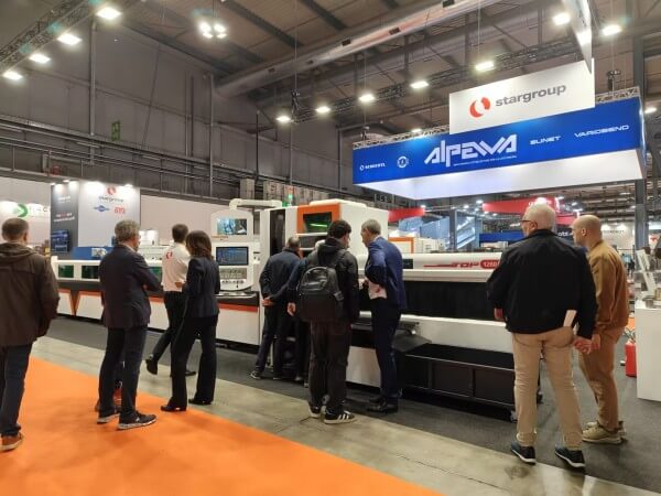 golden laser tube laser cutter at Lamiera 2025 (2)