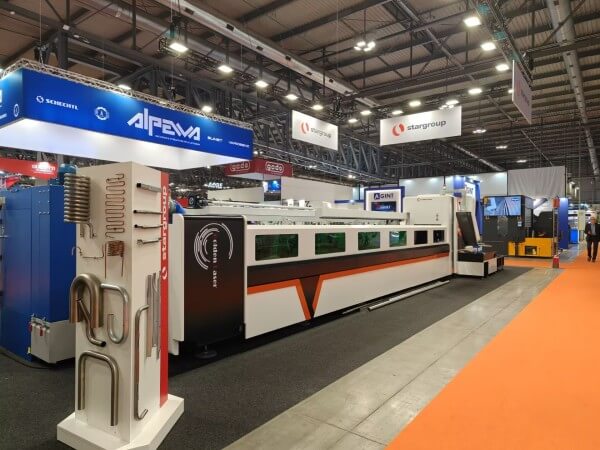 golden laser tube laser cutter at Lamiera 2025 (4)