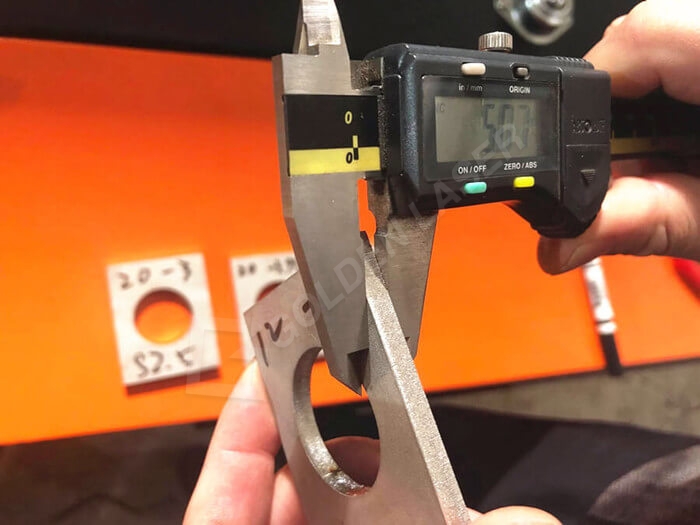 mkataji wa chuma wa laser