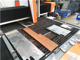 metaly tamin'ny laser cutter