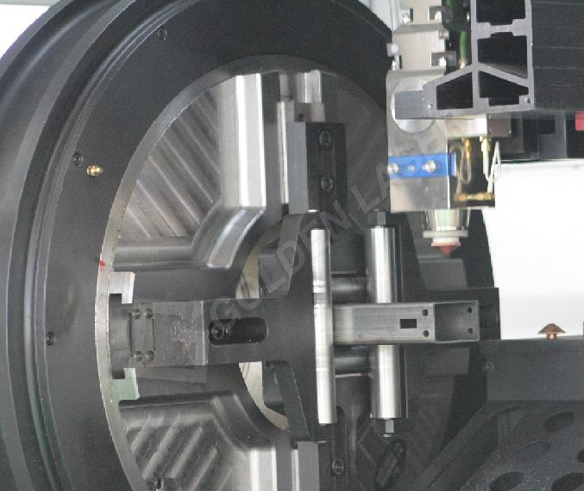 سی این سی پائپ لیزر کاٹنے والی مشین